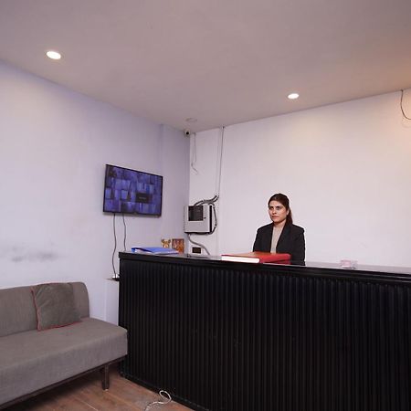 Hotel Mira Residency- Outer Ring Road, Paschim Vihar Delhi  Esterno foto