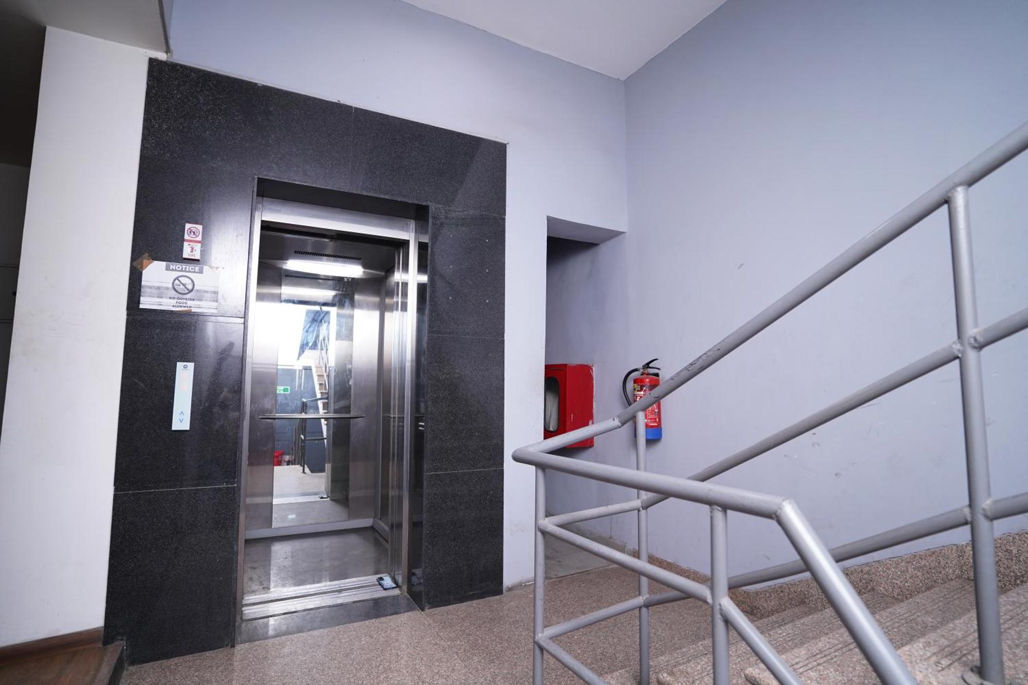 Hotel Mira Residency- Outer Ring Road, Paschim Vihar Delhi  Esterno foto