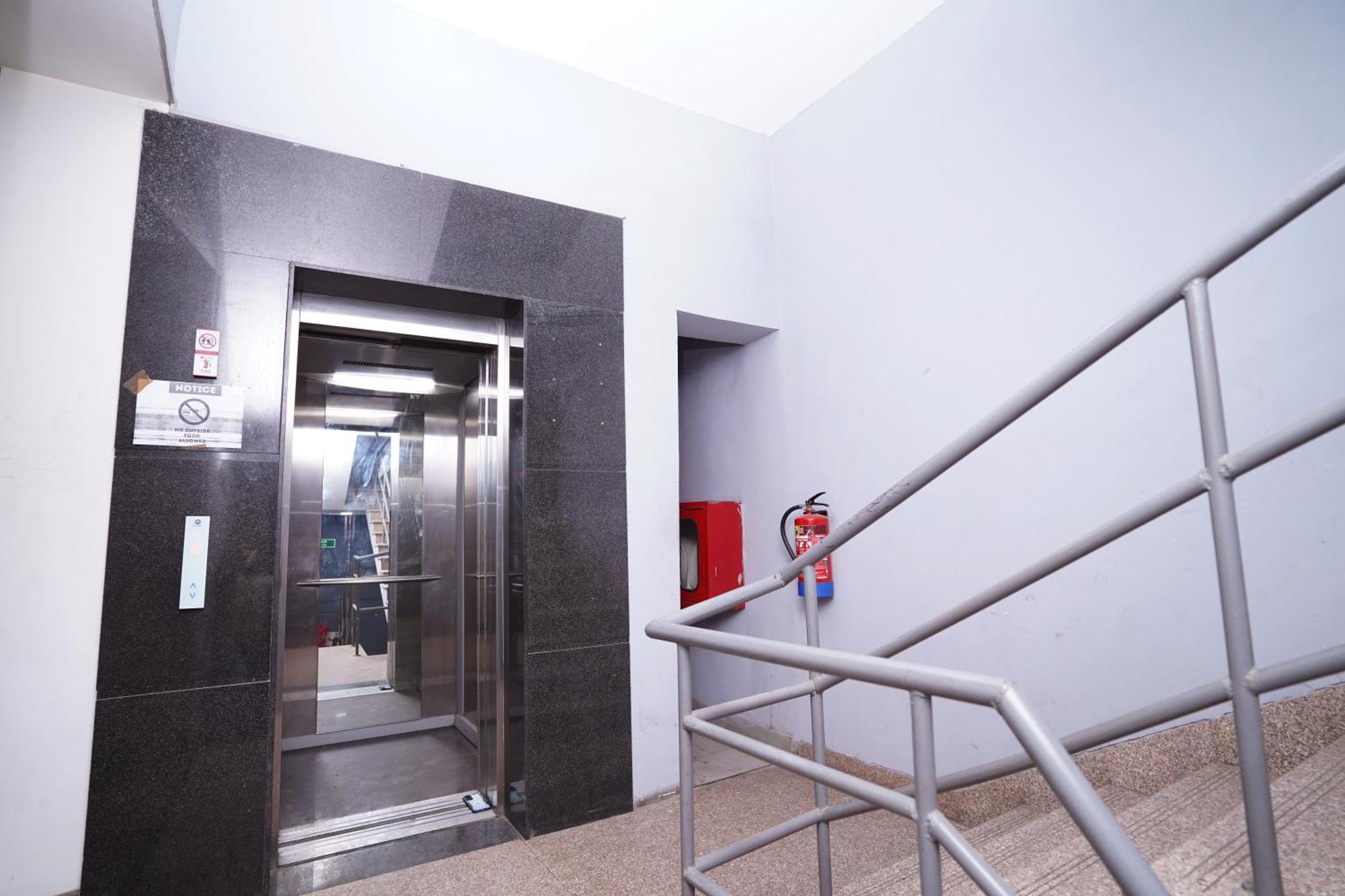 Hotel Mira Residency- Outer Ring Road, Paschim Vihar Delhi  Esterno foto