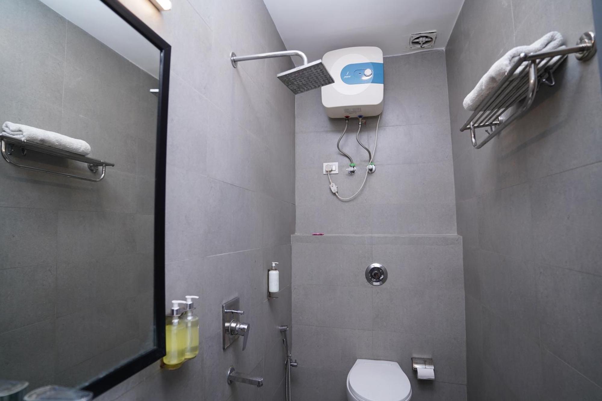 Hotel Mira Residency- Outer Ring Road, Paschim Vihar Delhi  Esterno foto
