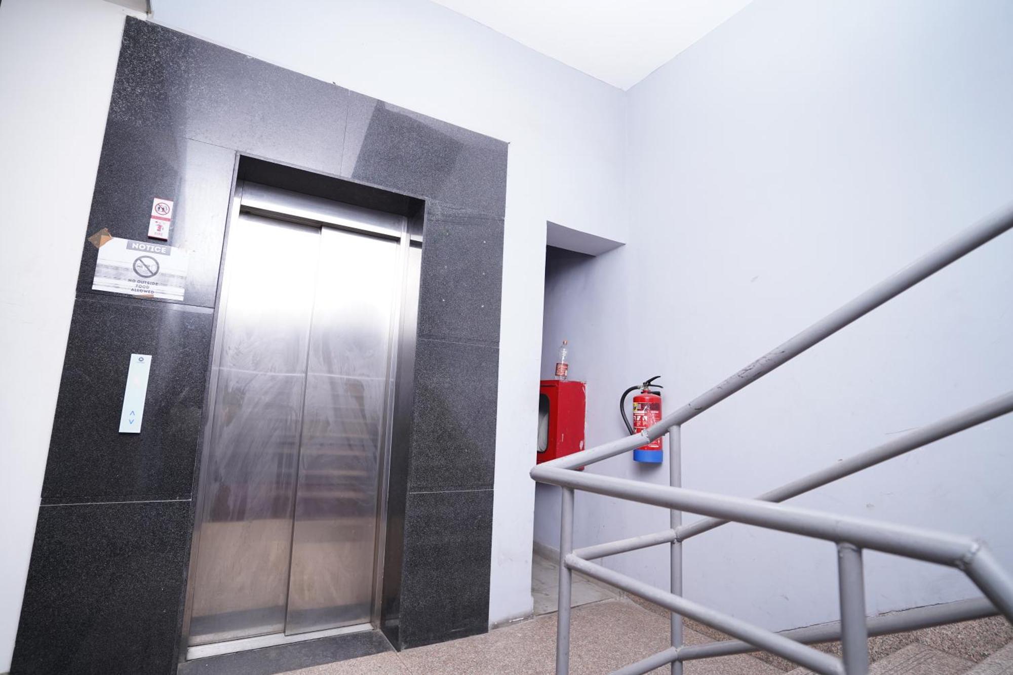 Hotel Mira Residency- Outer Ring Road, Paschim Vihar Delhi  Esterno foto