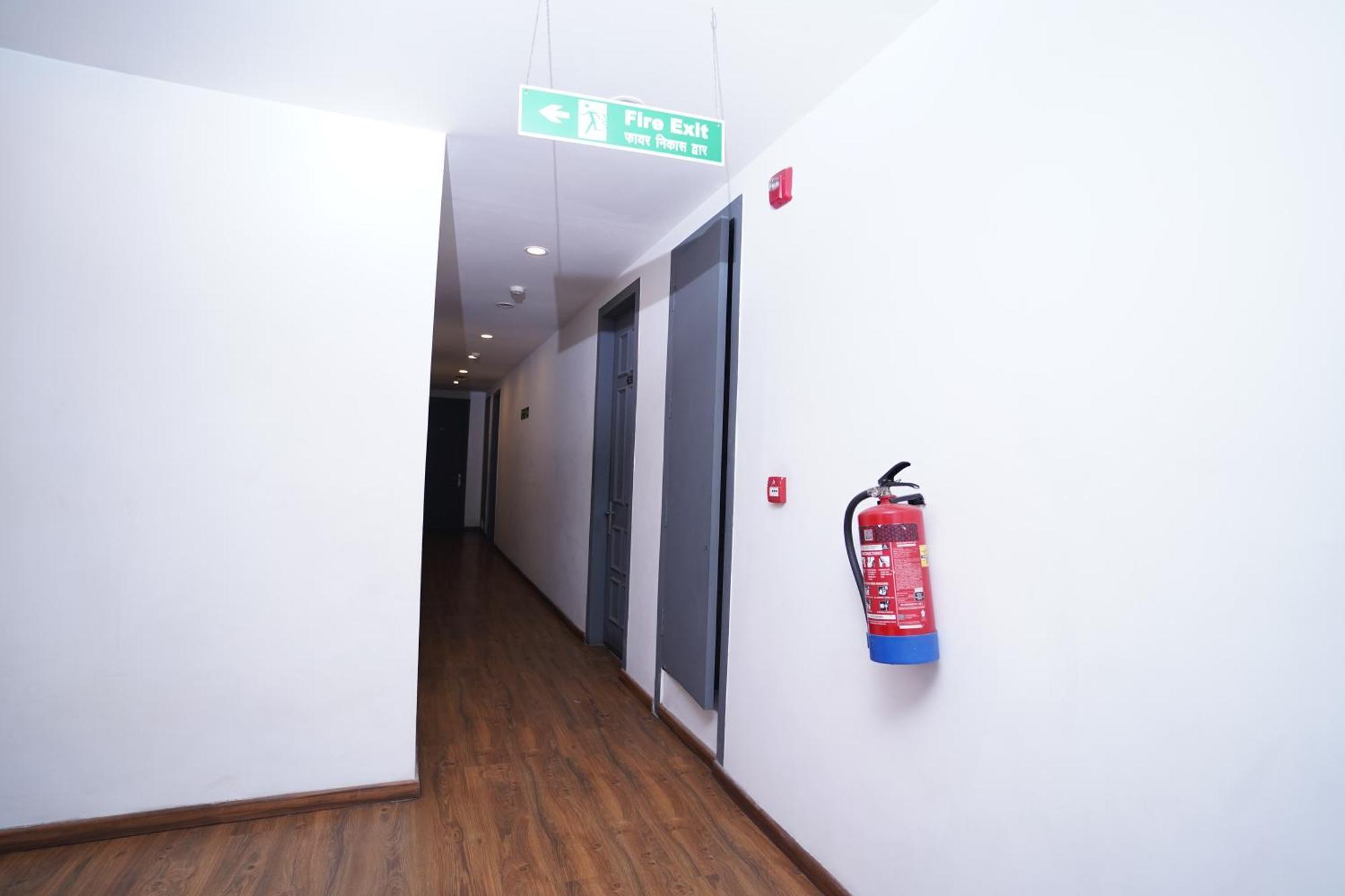 Hotel Mira Residency- Outer Ring Road, Paschim Vihar Delhi  Esterno foto